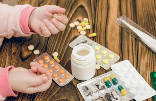 Важно организовать домашнюю аптечку так, чтобы к ней не было доступа у ребенка