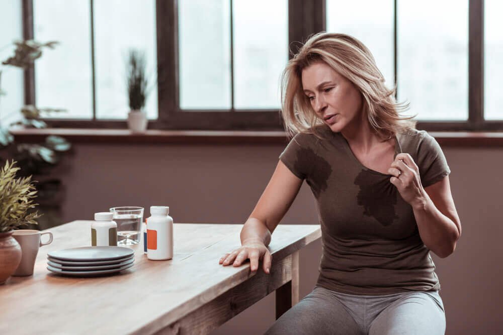 Что помогает от приливов при климаксе?