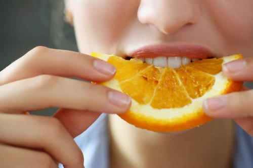 Стоматологи рассказали, какие полезные продукты портят зубы