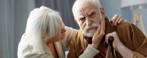 Какие заболевания и состояния могут указывать на повышенный риск деменции за 10-15 лет до диагноза