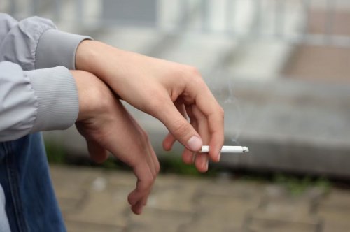 Великобритания вводит запрет на сигареты для поколения после 2009 года